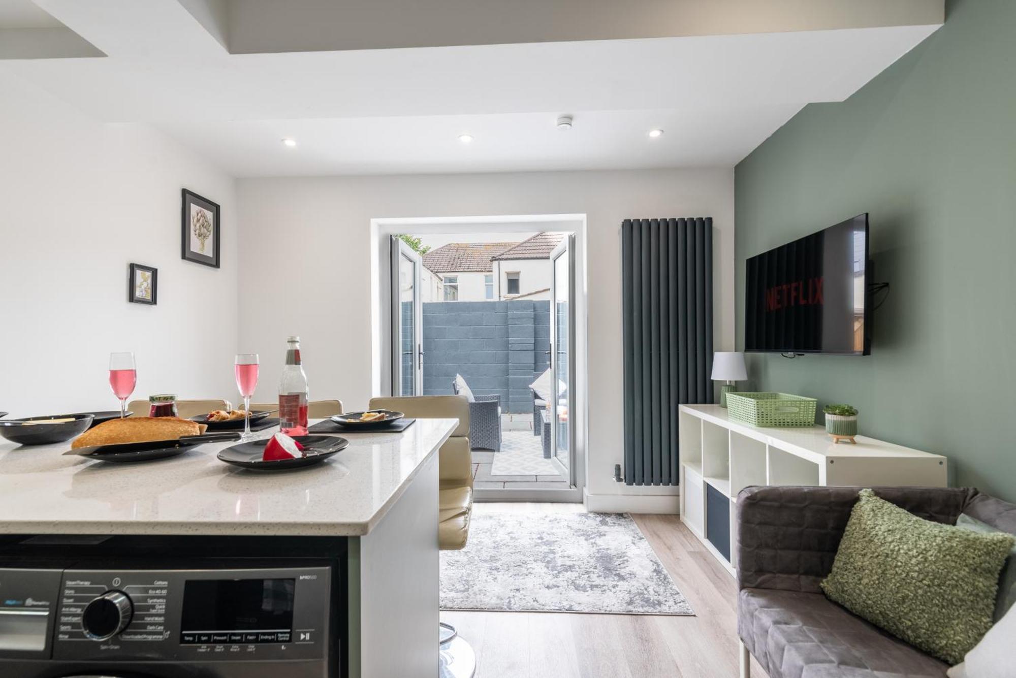 Two Bedroom Apartment In Cardiff City Centre Εξωτερικό φωτογραφία